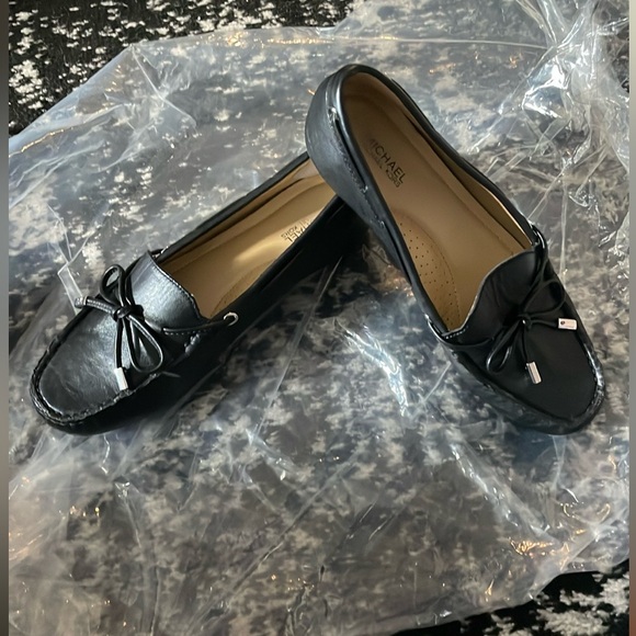 MICHAEL Michael Kors Shoes - Michael Kors Black Leather Loafers Size 6.5 🖤